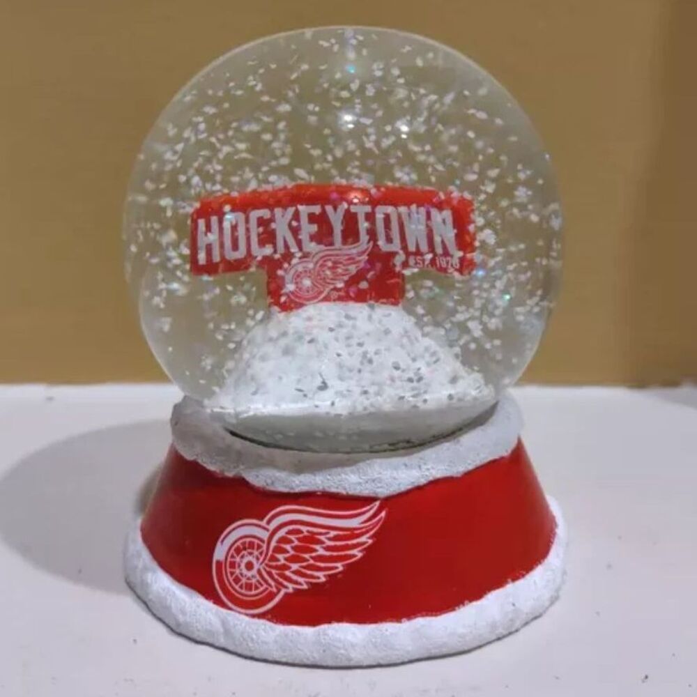 NHL Detroit Red Wings Hockeytown snow globe